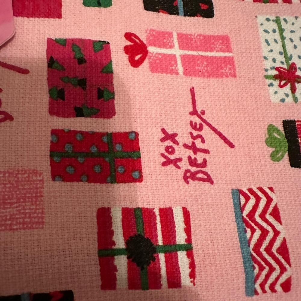 Betsey Johnson Christmas Kitchen Towels Presents Gifts Set of 2 PINK NEW - Picture 5 of 7